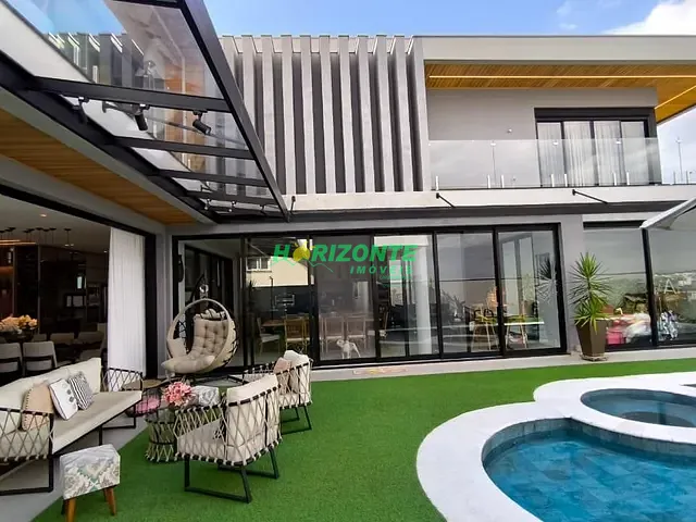 Casa com 720m² 5 quartos e 7 banheiros, à venda, no bairro Urbanova em São José dos Campos
