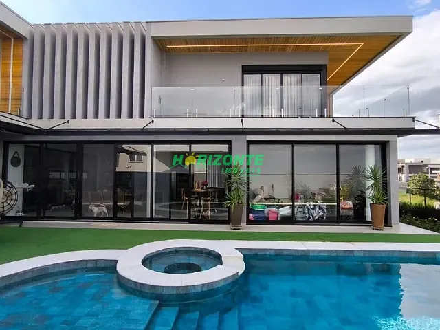 Casa com 720m² 5 quartos e 7 banheiros, à venda, no bairro Urbanova em São José dos Campos