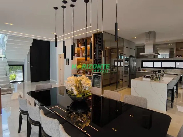 Casa com 720m² 5 quartos e 7 banheiros, à venda, no bairro Urbanova em São José dos Campos