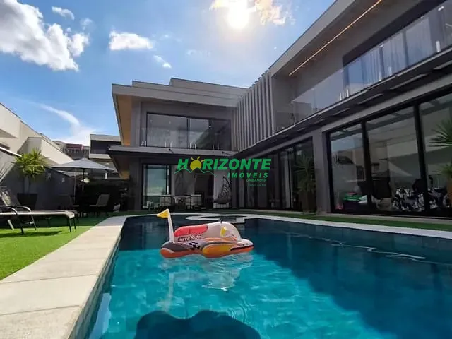 Casa com 720m² 5 quartos e 7 banheiros, à venda, no bairro Urbanova em São José dos Campos