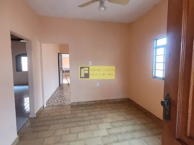 Casa com 90m² 2 quartos e 2 banheiros, para alugar, no bairro Parque Industrial em São José do Rio Preto