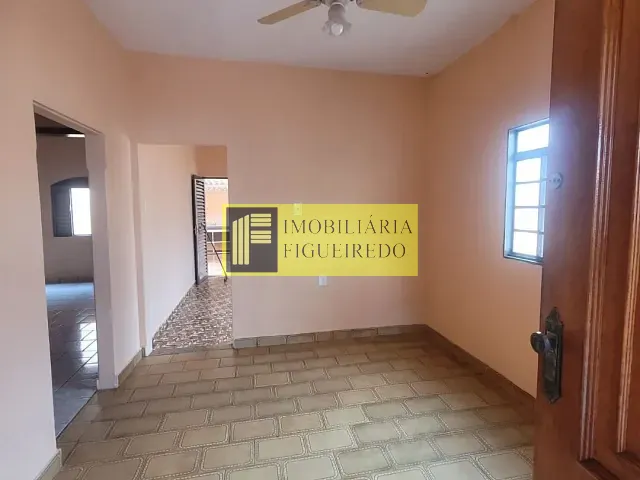 Casa com 90m² 2 quartos e 2 banheiros, para alugar, no bairro Parque Industrial em São José do Rio Preto