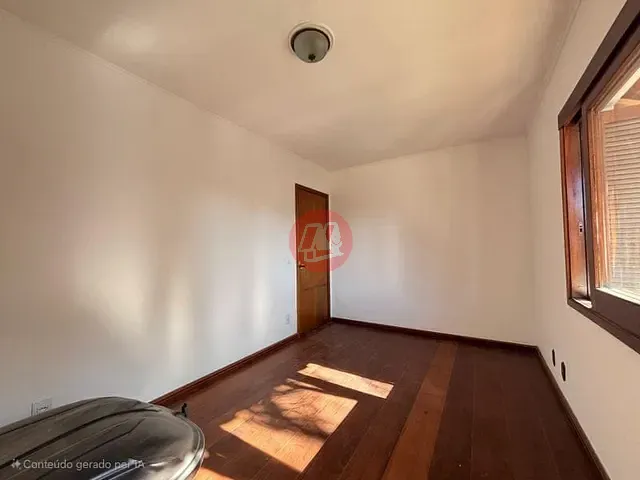 Casa com 264m² 3 quartos e 4 banheiros, à venda ou para alugar, no bairro Santana em Porto Alegre