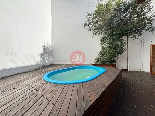 Casa com 264m² 3 quartos e 4 banheiros, à venda ou para alugar, no bairro Santana em Porto Alegre