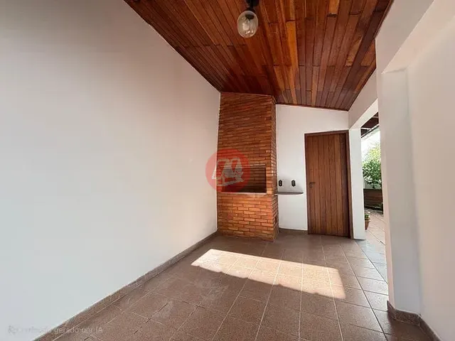 Casa com 264m² 3 quartos e 4 banheiros, à venda ou para alugar, no bairro Santana em Porto Alegre