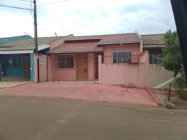 Locação - Casa com 2 quartos (sendo 1 suíte), 1 vaga, Churrasqueira - Colônia Dona Luiza, Ponta Grossa.