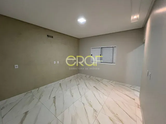 Casa 3 quartos e 4 banheiros, à venda, no bairro Jardim Triângulo em Formosa