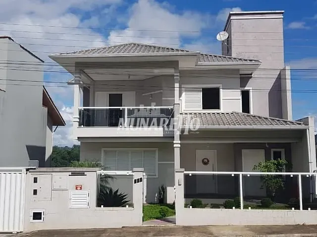 Casa com 415m² 4 quartos e 2 banheiros, à venda, no bairro Vista Alegre em Concórdia