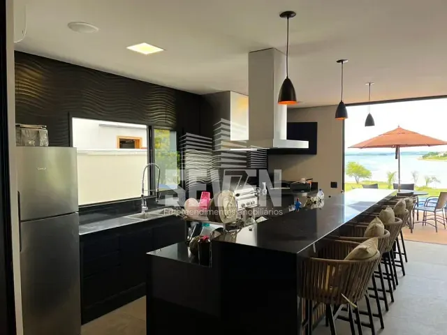 Casa com 900m² 7 quartos e 3 banheiros, à venda, no bairro Santa Crsitina XIII em Paranapanema