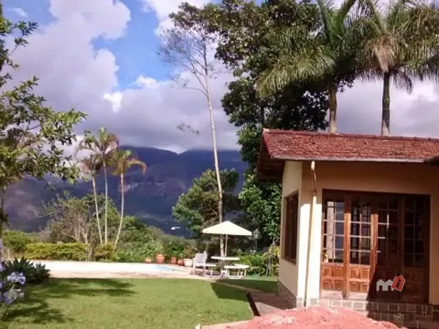 Casa com 5337m² 4 quartos e 1 banheiro, à venda, no bairro Carangola em Petrópolis