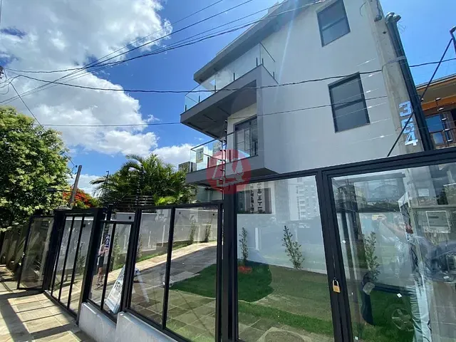 Casa com 1040m² 3 quartos e 5 banheiros, à venda, no bairro Tristeza em Porto Alegre