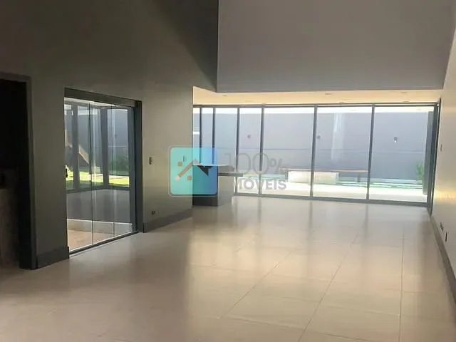 Casa com 1000m² 3 quartos e 4 banheiros, à venda, no bairro Residencial Santa Helena em Pindamonhangaba