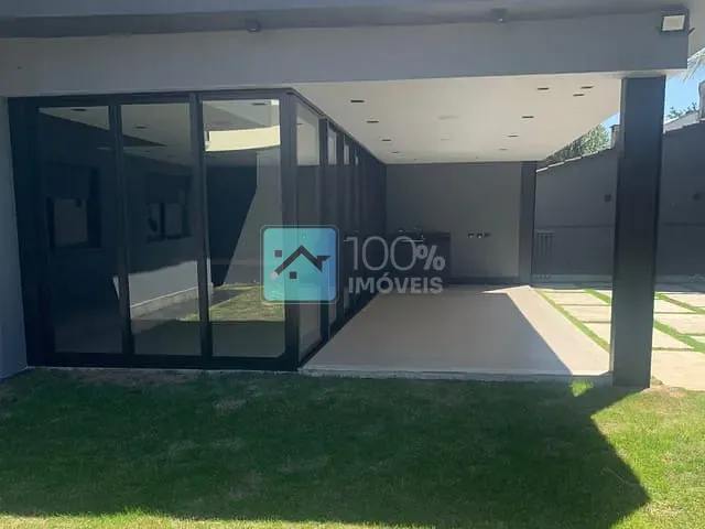 Casa com 1000m² 3 quartos e 4 banheiros, à venda, no bairro Residencial Santa Helena em Pindamonhangaba