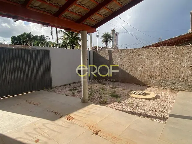 Casa 2 quartos e 2 banheiros, para alugar, no bairro Parque da Colina I em Formosa