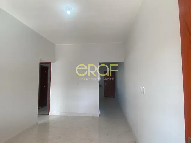 Casa 2 quartos e 2 banheiros, para alugar, no bairro Parque da Colina I em Formosa