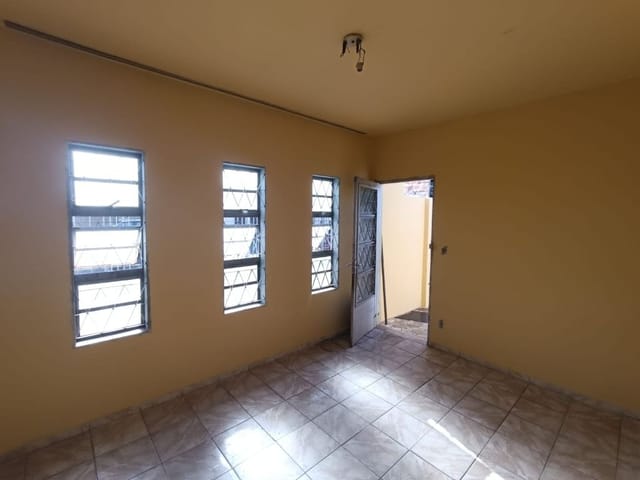 Foto do Casa - Casa com 2 dormitórios para alugar, 10 m² por R$ 608,58/mês - Nossa Senhora da Abadia - Uberaba/MG | ZUCATO IMOBILIARIA LTDA