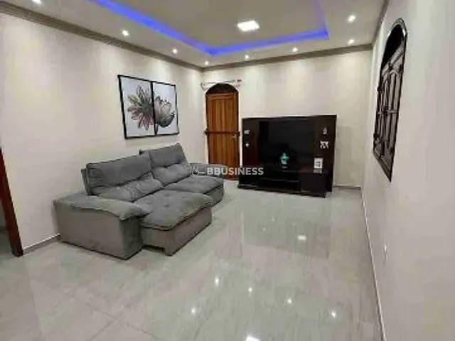 Casa com 25m² 2 quartos e 3 banheiros, à venda, no bairro Centro em São Francisco de Itabapoana