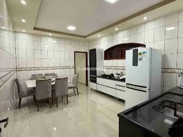 Casa com 25m² 2 quartos e 3 banheiros, à venda, no bairro Centro em São Francisco de Itabapoana