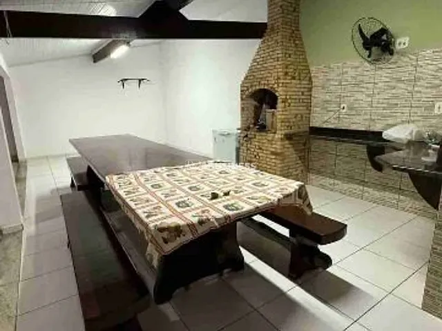 Casa com 25m² 2 quartos e 3 banheiros, à venda, no bairro Centro em São Francisco de Itabapoana