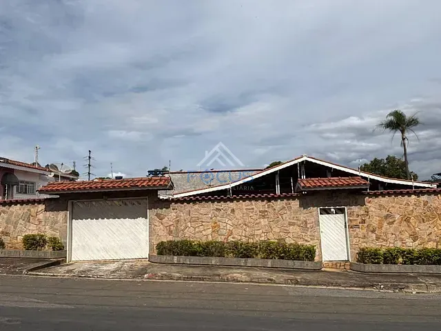 Casa 3 quartos e 3 banheiros, à venda, no bairro Parque São Luiz em Jundiaí