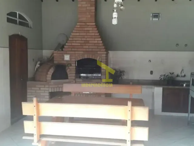 Casa com 1185m² 4 quartos e 7 banheiros, à venda, no bairro Jardim Santa Rosa em Itatiba