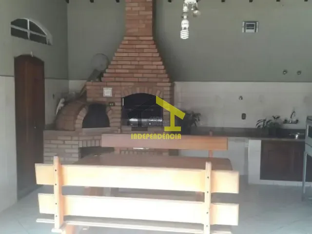 Casa com 1185m² 4 quartos e 7 banheiros, à venda, no bairro Jardim Santa Rosa em Itatiba