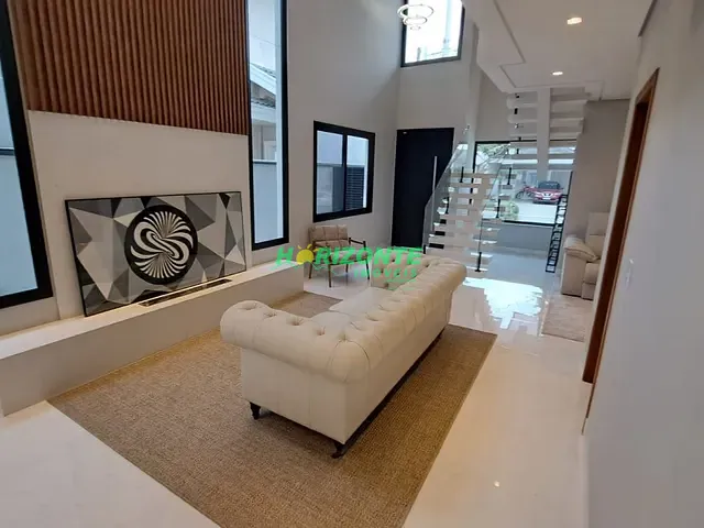 Casa com 253m² 4 quartos e 6 banheiros, à venda, no bairro Urbanova em São José dos Campos