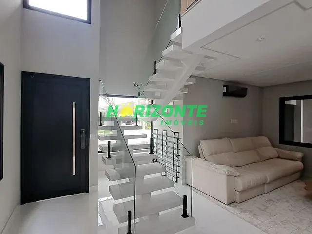 Casa com 253m² 4 quartos e 6 banheiros, à venda, no bairro Urbanova em São José dos Campos