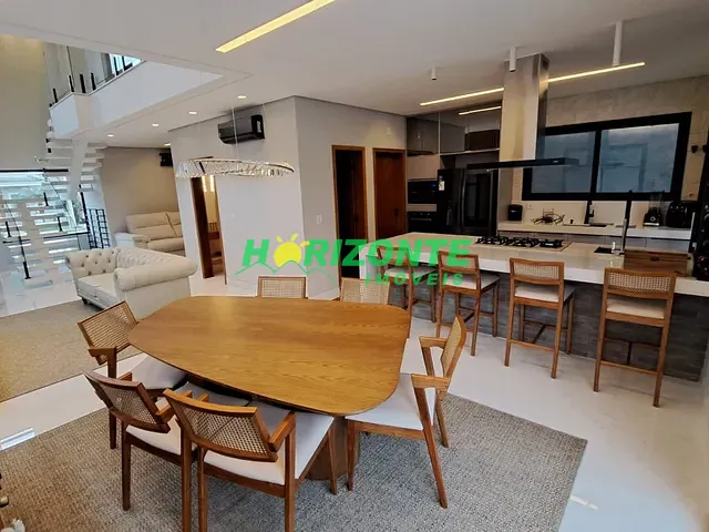 Casa com 253m² 4 quartos e 6 banheiros, à venda, no bairro Urbanova em São José dos Campos