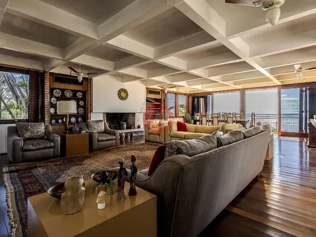Casa com 2002m² 4 quartos e 6 banheiros, à venda, no bairro Santa Tereza em Porto Alegre