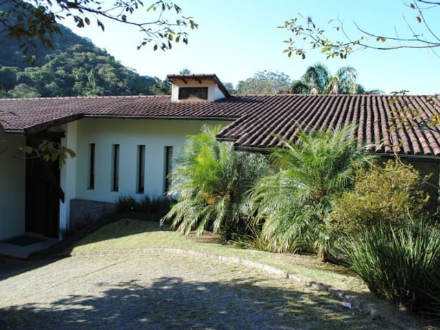 Casa com 1200m², à venda, no bairro Independência em Petrópolis
