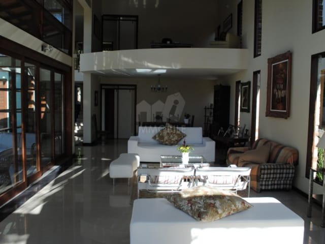 Casa com 1200m², à venda, no bairro Independência em Petrópolis