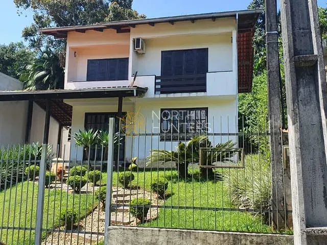 Casa com 200m² 3 quartos e 3 banheiros, à venda, no bairro Boa Vista em Joinville