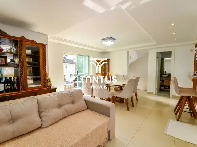 Casa com 239m² 4 quartos e 6 banheiros, à venda, no bairro São Lourenço em Curitiba