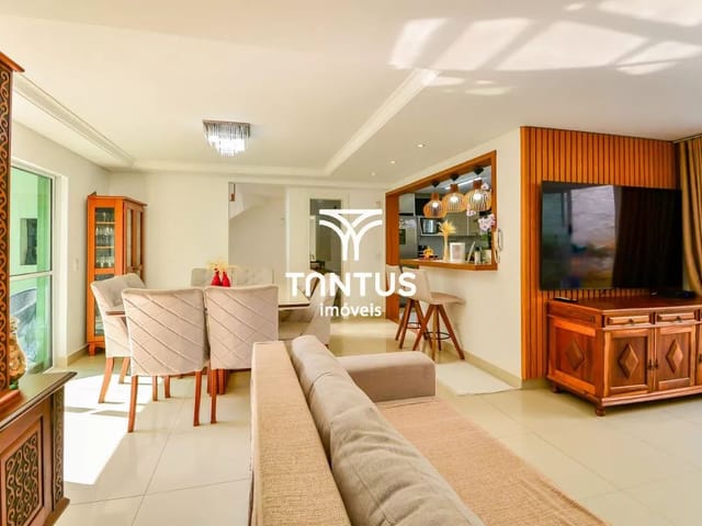 Casa com 239m² 4 quartos e 6 banheiros, à venda, no bairro São Lourenço em Curitiba