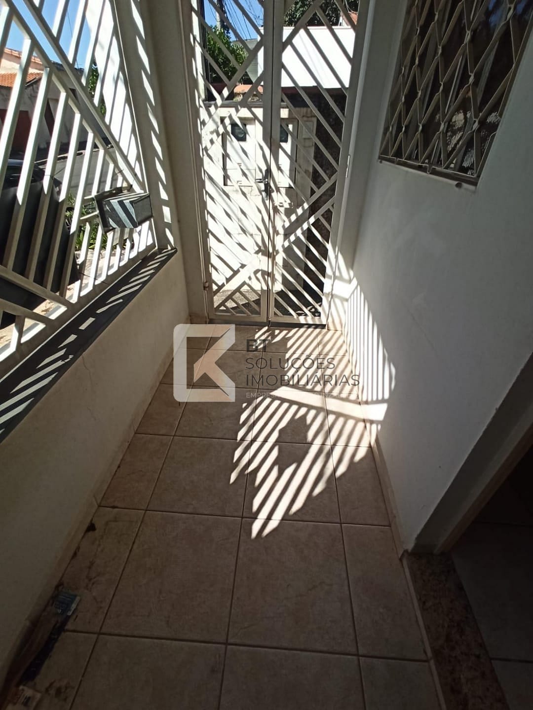 Casa à venda com 3 quartos, 320m² - Foto 2