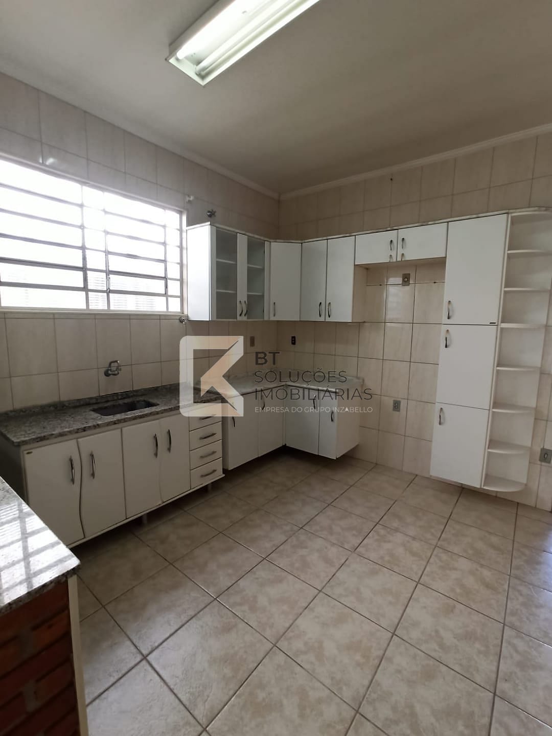 Casa à venda com 3 quartos, 320m² - Foto 4