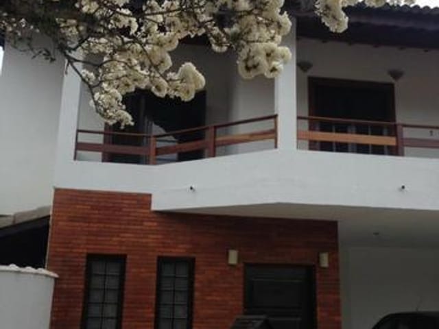 Casa com 325m² 3 quartos e 4 banheiros, à venda, no bairro Urbanova em São José dos Campos