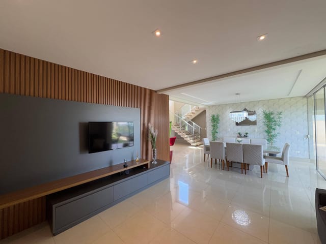 Casa com 670m² 3 quartos e 5 banheiros, à venda, no bairro ESPERANÇA em Londrina