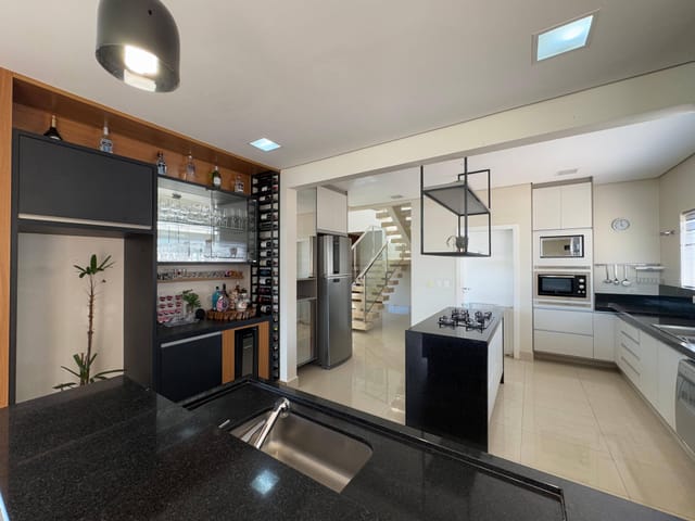 Casa com 670m² 3 quartos e 5 banheiros, à venda, no bairro ESPERANÇA em Londrina