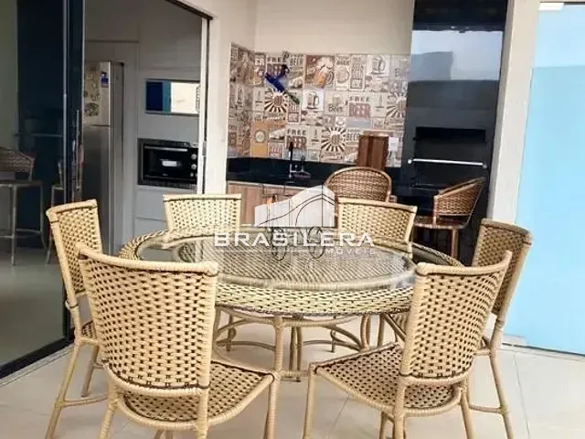 Casa com 360m² 3 quartos e 4 banheiros, à venda, no bairro Residencial Condomínio Jardim Veneza em Senador Canedo