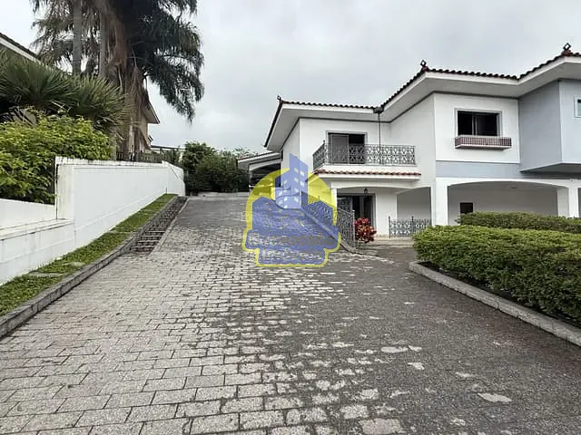 Casa com 1500m² 4 quartos e 3 banheiros, à venda, no bairro Residencial Tamboré em Barueri