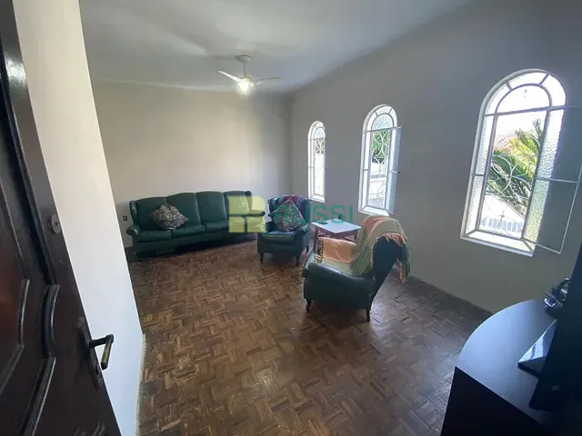 Casa com 250m² 3 quartos e 2 banheiros, à venda, no bairro Jardim das Indústrias em São José dos Campos