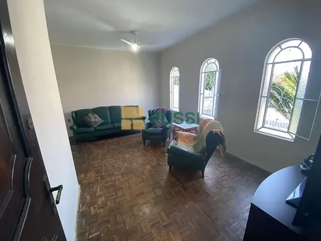 Casa com 250m² 3 quartos e 2 banheiros, à venda, no bairro Jardim das Indústrias em São José dos Campos