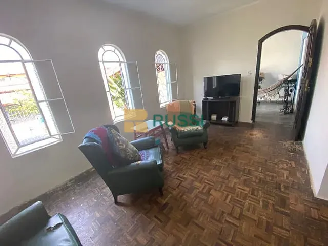 Casa com 250m² 3 quartos e 2 banheiros, à venda, no bairro Jardim das Indústrias em São José dos Campos