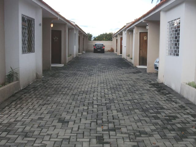 Casa com 60m² 2 quartos e 1 banheiro, à venda, no bairro Uvaranas em Ponta Grossa