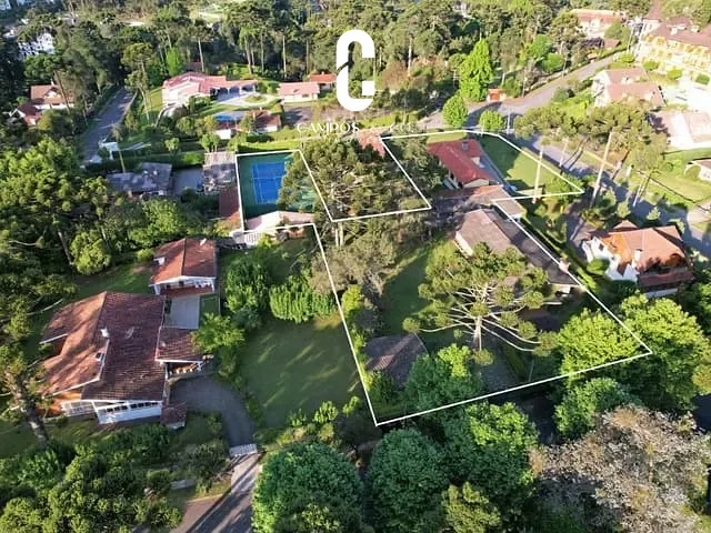 Casa com 4551m² 10 quartos e 6 banheiros, à venda, no bairro Vila Capivari em Campos Do Jordão