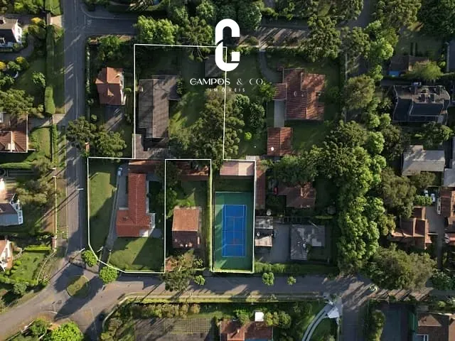 Casa com 4551m² 10 quartos e 6 banheiros, à venda, no bairro Vila Capivari em Campos Do Jordão