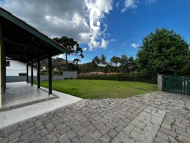 Casa com 4551m² 10 quartos e 6 banheiros, à venda, no bairro Vila Capivari em Campos Do Jordão