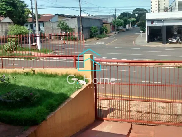 Casa com 200m² 3 quartos e 1 banheiro, à venda, no bairro Conjunto Parigot de Souza 1 em Londrina